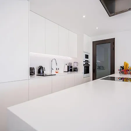 Stunning Modern 3 Bedroom Cataleya Rdr321 Apartment *